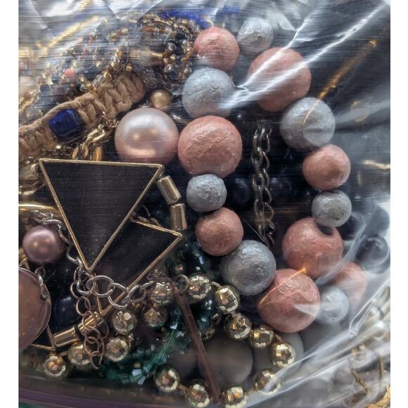 Jewelry Lot Vienna Repurpose Bag Over 4 Pounds Beads & Possible Wearable Pieces - Picture 3 of 11